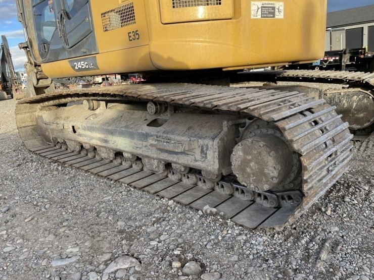 deere-245g-lc-image-17