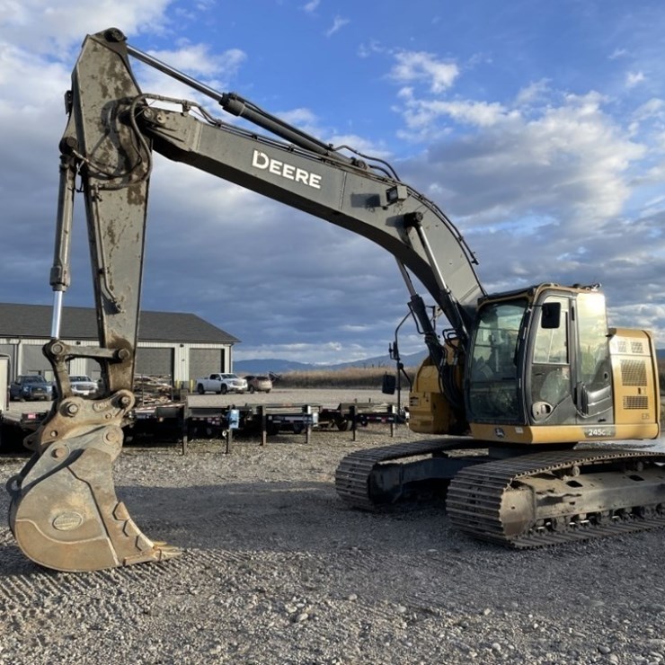 DEERE 245G LC