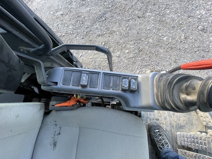 deere-345g-lc-image-46