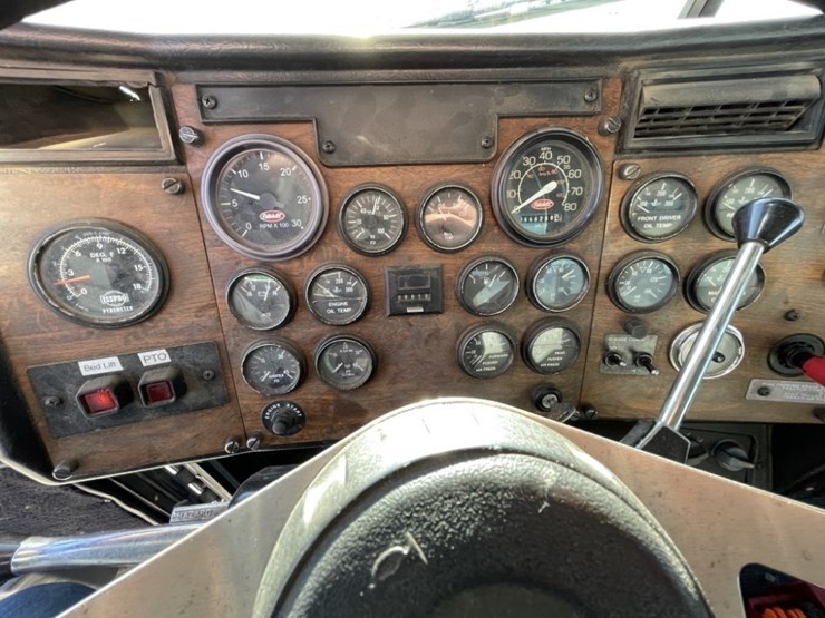 1998-peterbilt-379-image-61