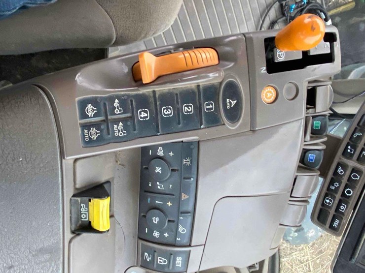 john-deere-8245r-image-56