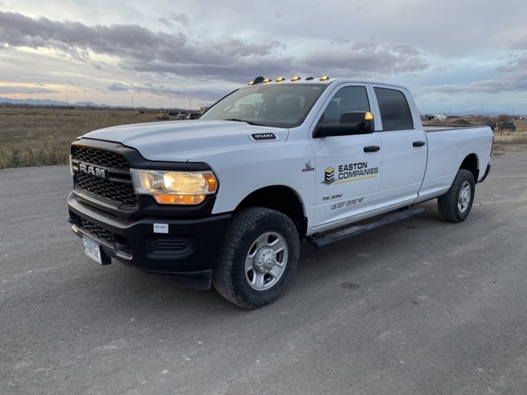 2022-dodge-3500-image-1