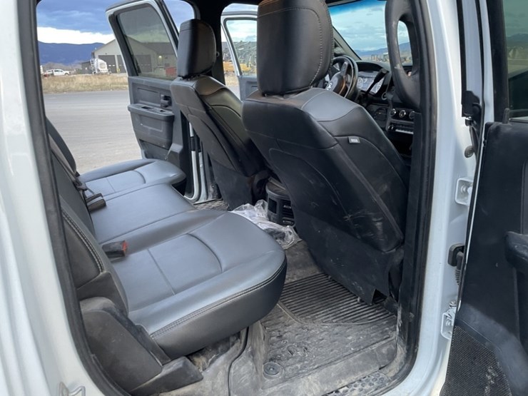 2022-dodge-3500-image-19