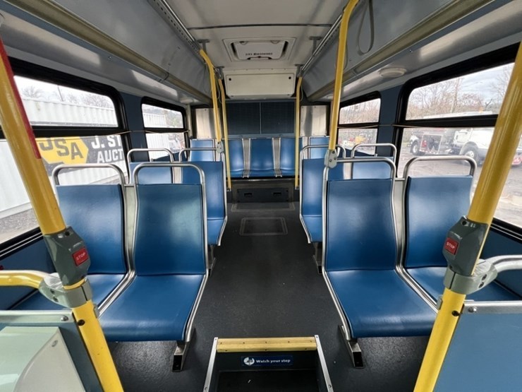 2008-new-flyer-40'-transit-bus-image-26