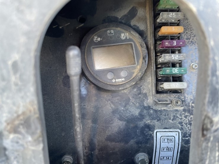 2017-bomag-bmp8500-image-12