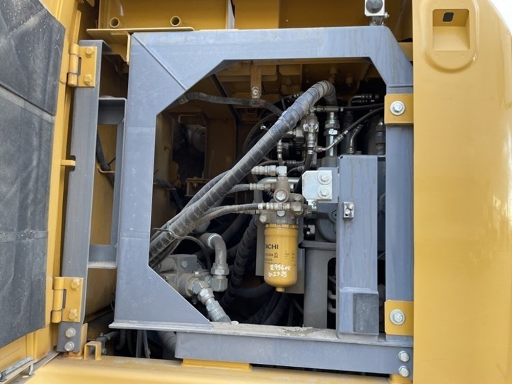 deere-345g-lc-image-34