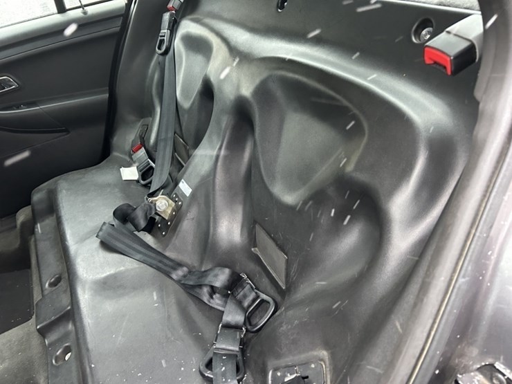 2014-ford-taurus-sedan-image-24