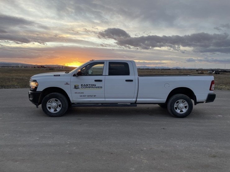 2022-dodge-3500-image-2