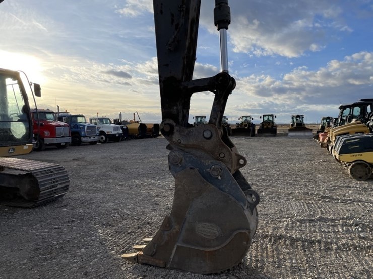 deere-245g-lc-image-10