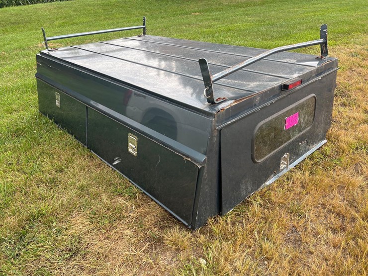 reading-8'-truck-topper-w/ladder-rack-image-1