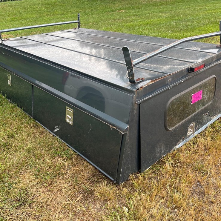 Reading 8' Truck Topper w/ladder rack