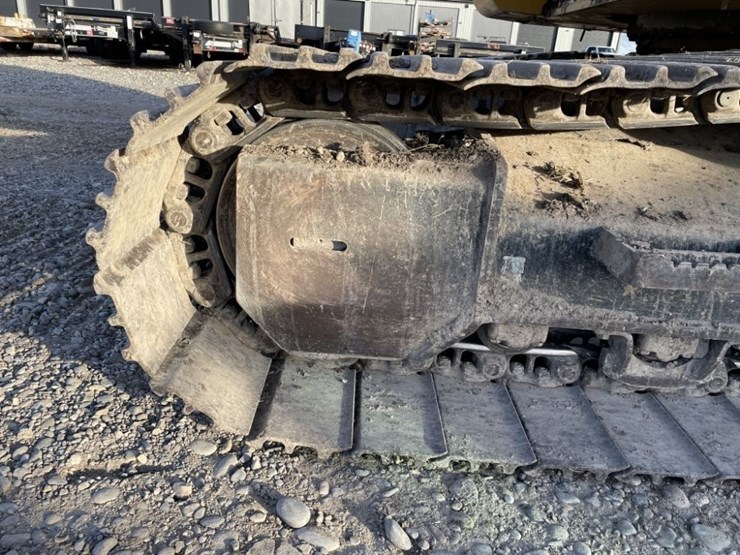 deere-245g-lc-image-15