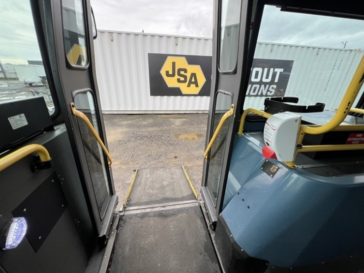 2008-new-flyer-40'-transit-bus-image-37