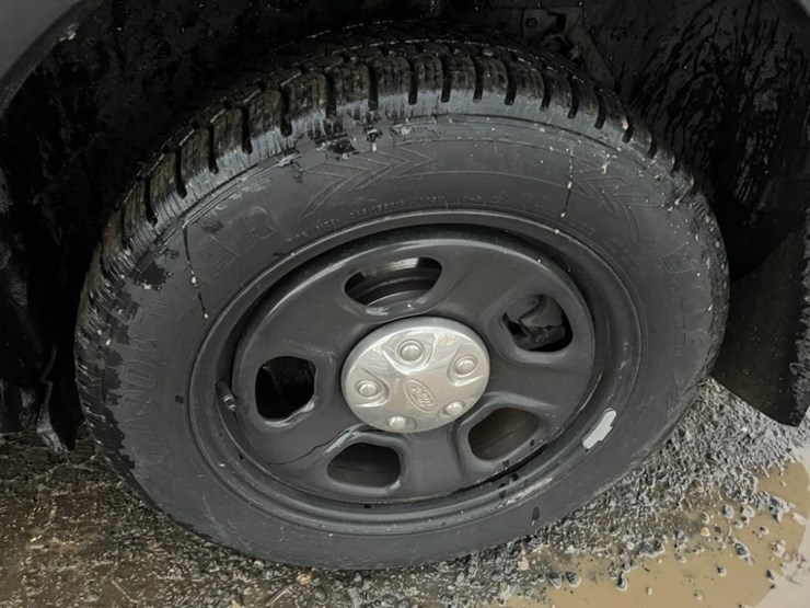 2017-ford-explorer-image-16