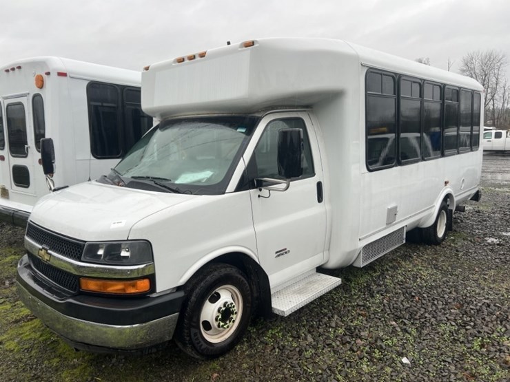2014-chevrolet-express-paratransit-bus-image-1