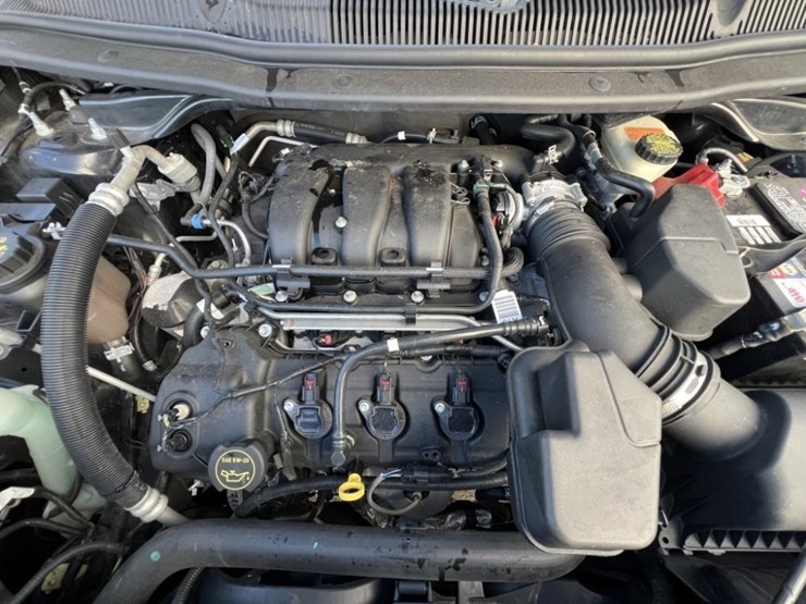 2016-ford-explorer-image-11