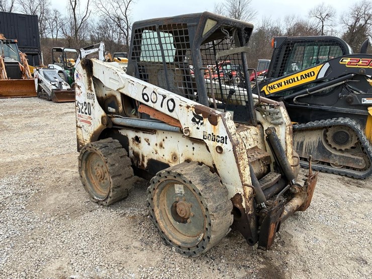 bobcat-s220-image-1