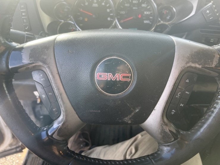 2011-gmc-sierra-1500-image-32