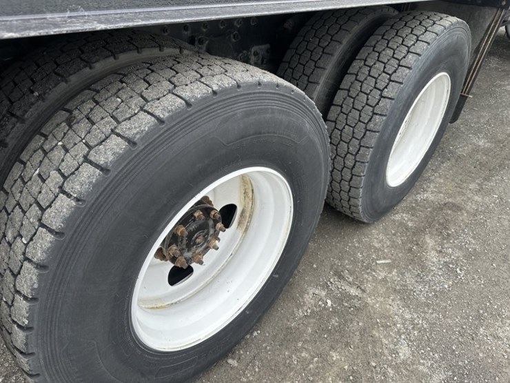 john-deere-1044-image-26