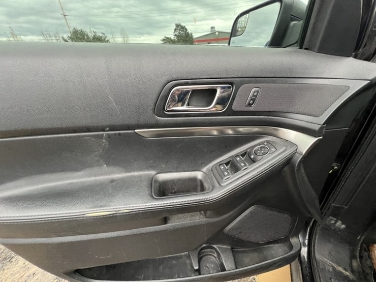 2017-ford-explorer-image-19