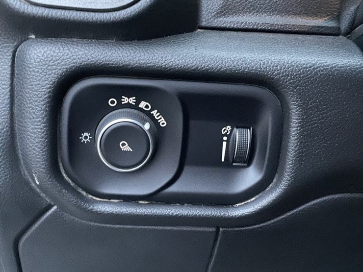 2022-dodge-3500-image-26