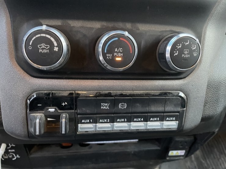 2022-dodge-3500-image-26