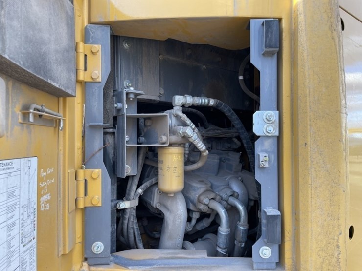 deere-245g-lc-image-32