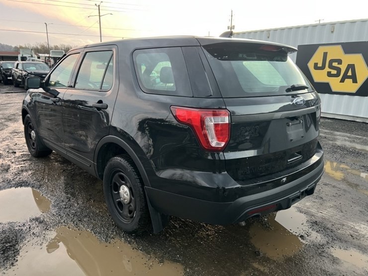 2017-ford-explorer-image-6