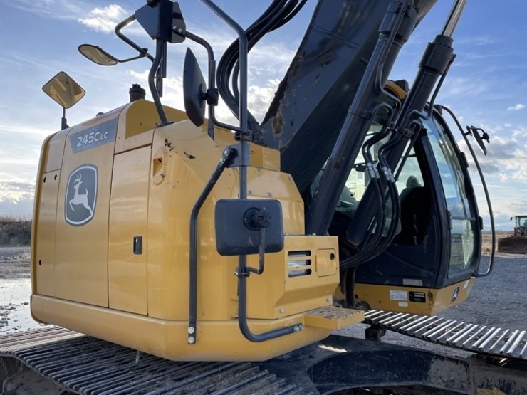 deere-245g-lc-image-30