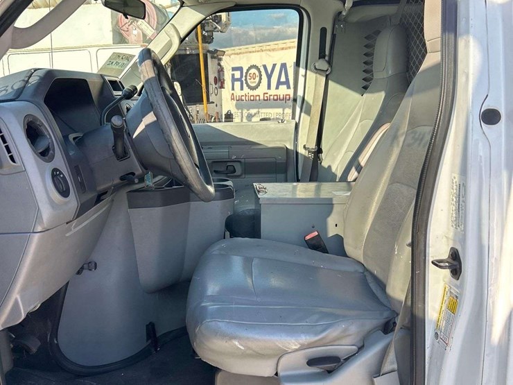 2012-ford-cargo-image-12