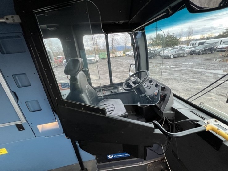 2009-new-flyer-40'-transit-bus-image-17