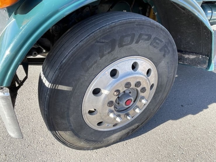 1998-peterbilt-379-image-13