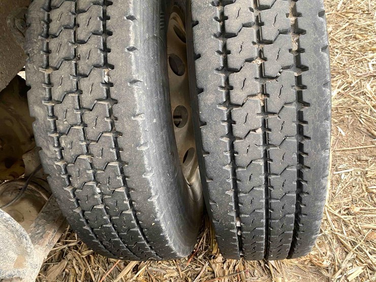 2007-freightliner-day-cab-semi-tractor-image-51