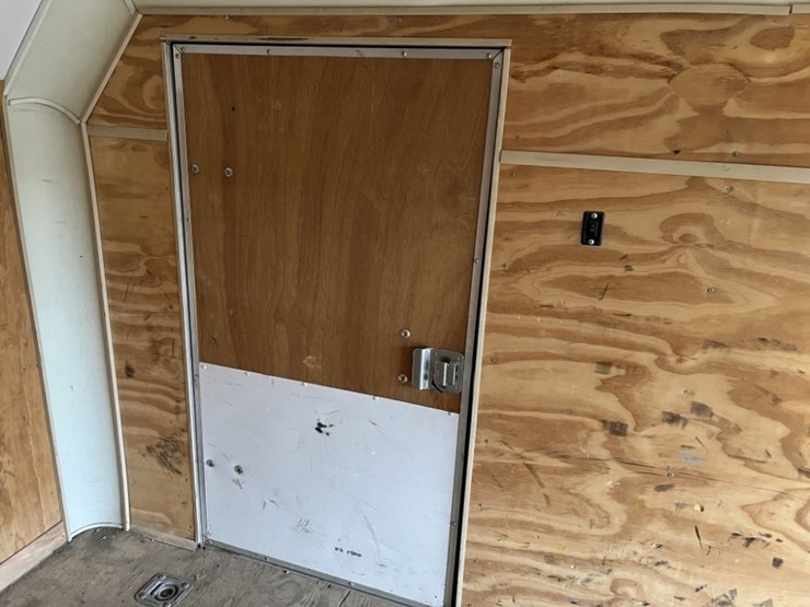 2005-haulmark-t/a-cargo-trailer-image-14