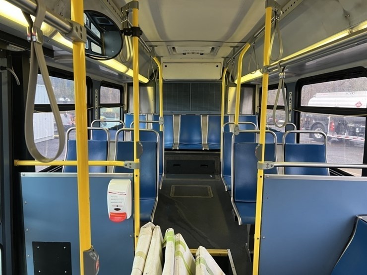 2009-new-flyer-40'-transit-bus-image-25