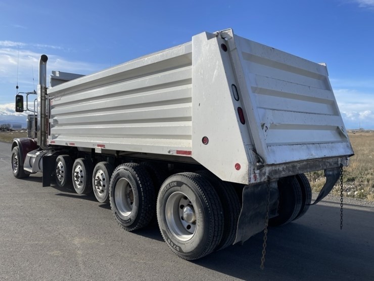 2020-peterbilt-389-image-3