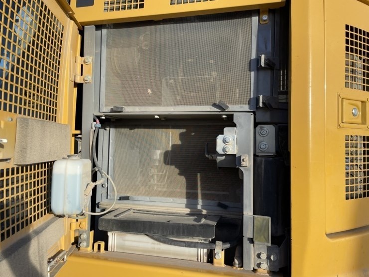 deere-245g-lc-image-31