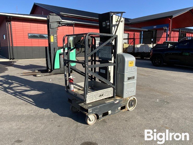 2018-jlg-mlv20-electric-self-propelled-vertical-manlift-image-1