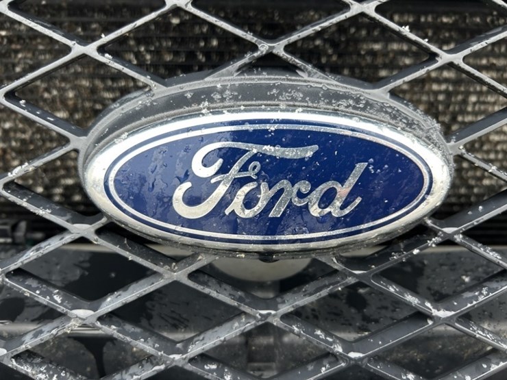 2014-ford-taurus-sedan-image-9