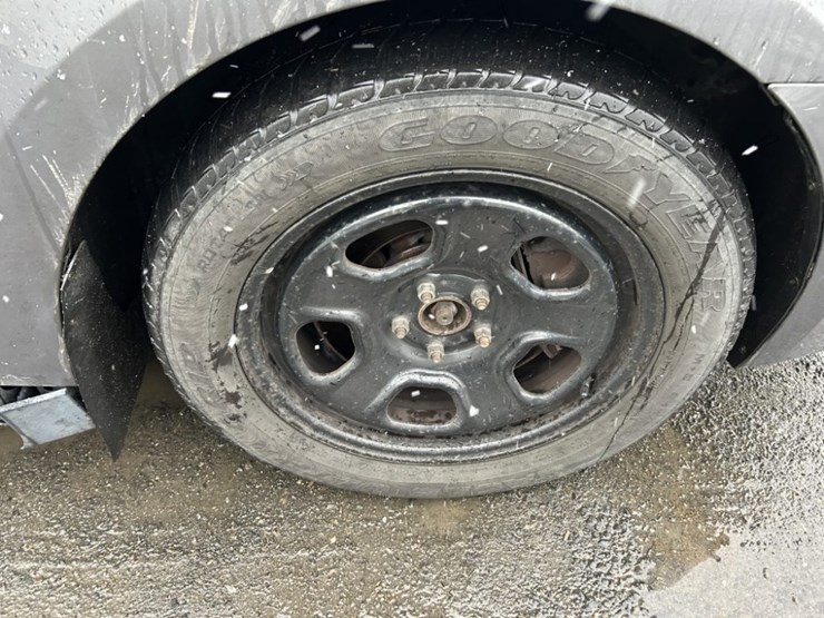 2014-ford-taurus-sedan-image-32