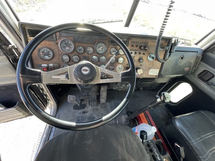 1998-peterbilt-379-image-55