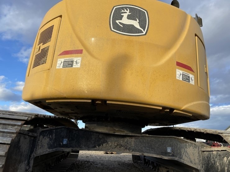 deere-245g-lc-image-25