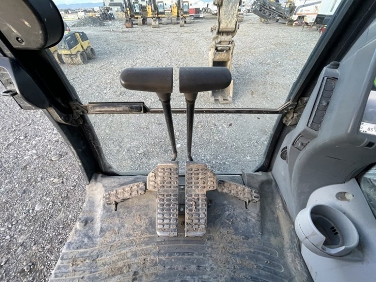 deere-345g-lc-image-47