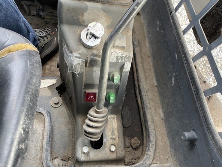 takeuchi-tl240-image-22