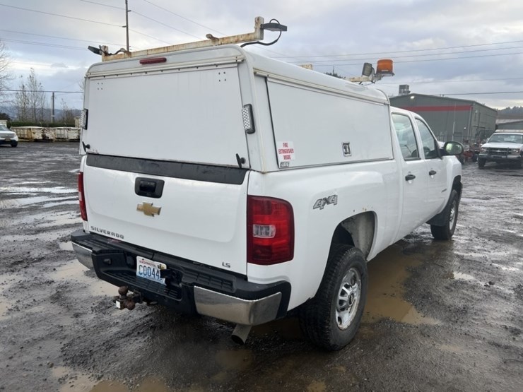 2011-chevrolet-silverado-2500-image-4
