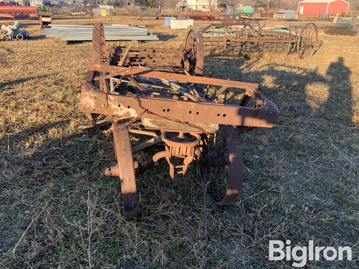 john-deere-10-image-2