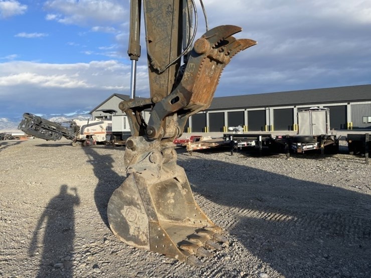 deere-245g-lc-image-10