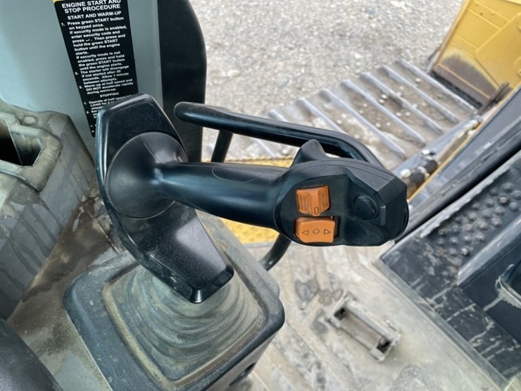 2022-deere-750l-image-37