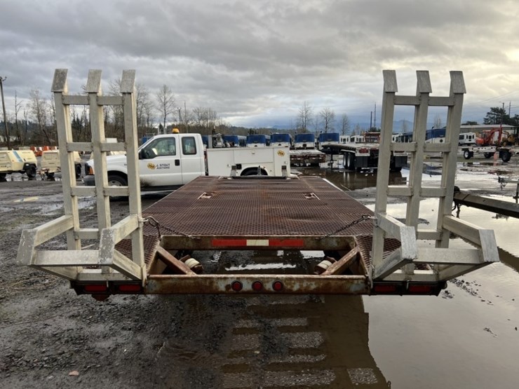 2008-bentley-t/a-sno-cat-trailer-image-4