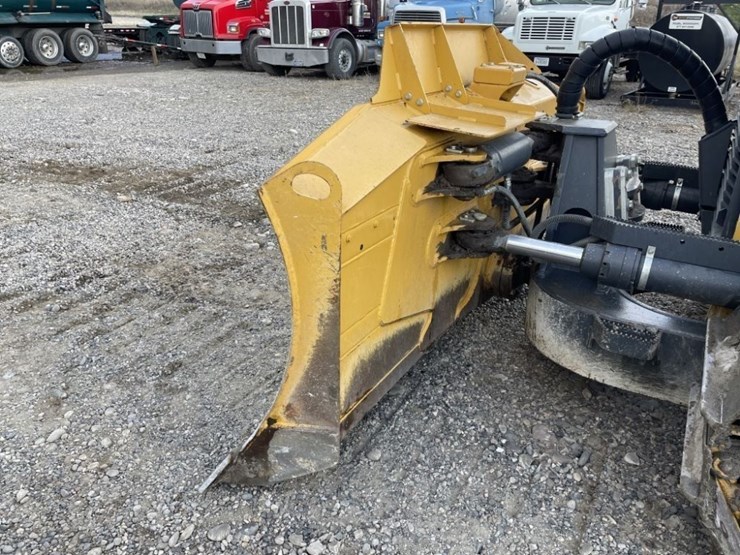 2022-deere-750l-image-11